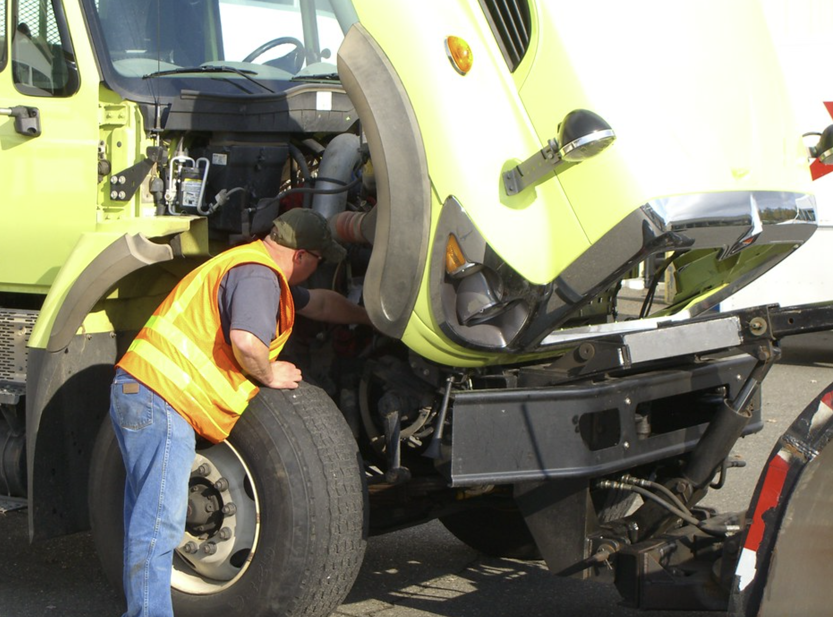 this image shows mobile truck repair in Saginaw, TX